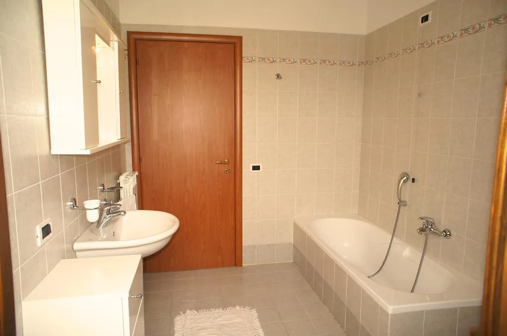 Appartamenti In Residence Villa Santa Maria سان فينتْشينسو شقة